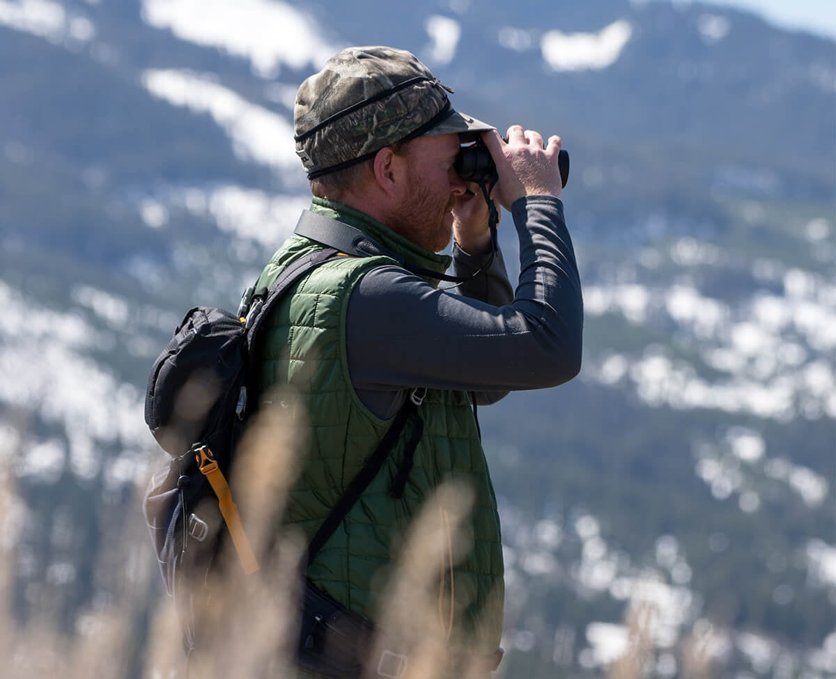The slim design and easy-to-use connection system is ideal for binoculars